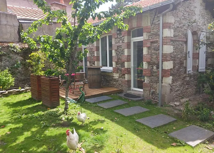 Maison Independante Cosy Avec Terrasse Privee - La Laiterie Gasthuis 3*